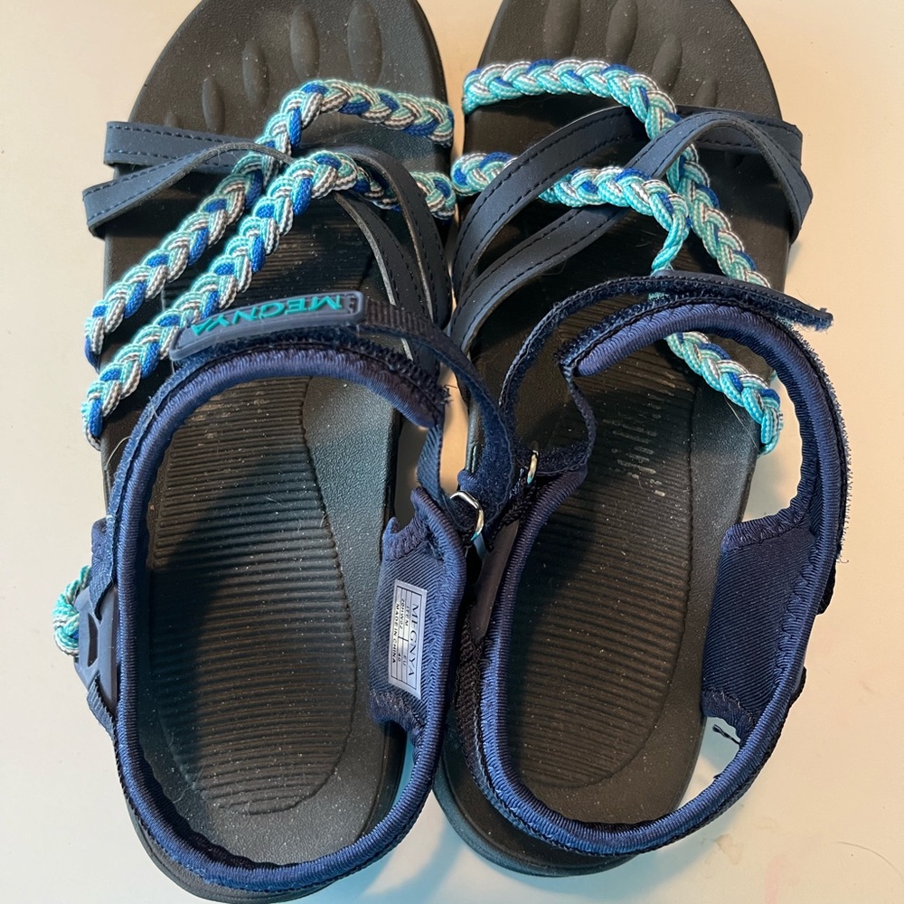 Megnya women athletic walking sandals size 9 blue worn 2 times